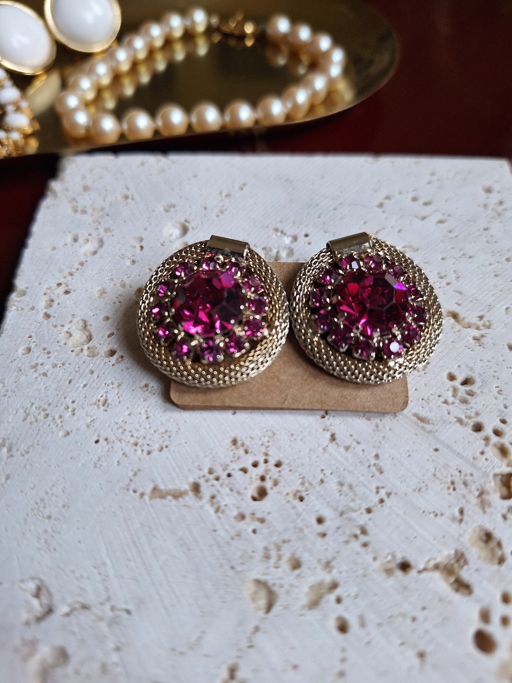 Albert WEISS Elegant Pink Crystal Round Clip-On Earrings - Picture 2 of 6